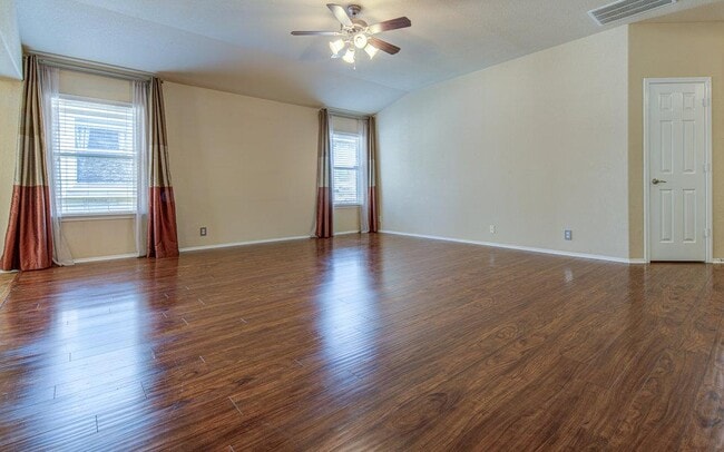 Building Photo - 307 Riverine Way