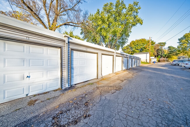 Building Photo - 2040 Montreal Ave