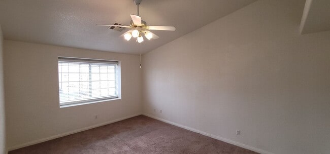 Building Photo - Beautiful Condo in Gated Community with Pool & Spa!