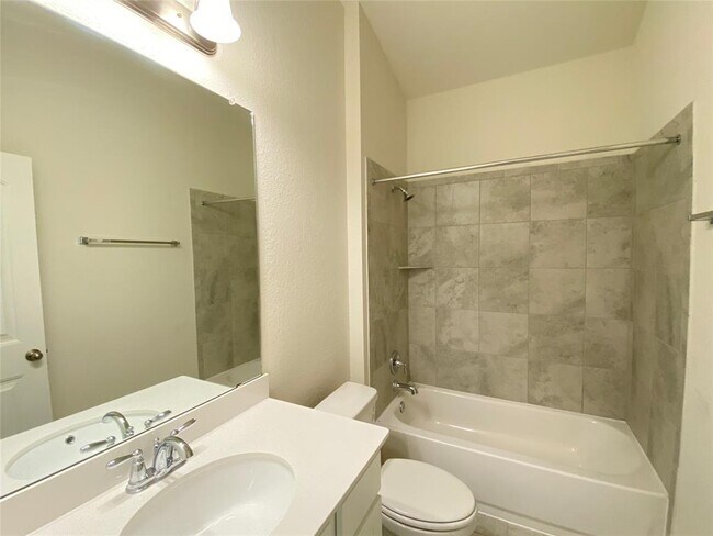Building Photo - 1405 Vista View Dr