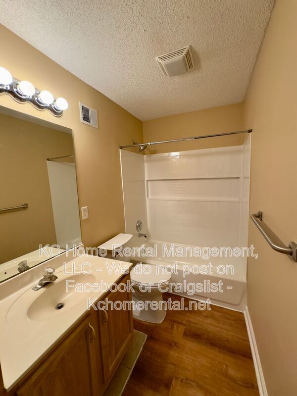 Building Photo - 8643 Melrose St