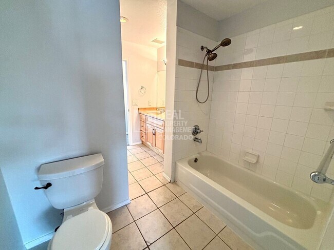 Building Photo - 119 Iveystone Ct