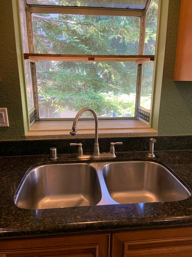 Building Photo - 1402 Forest Run