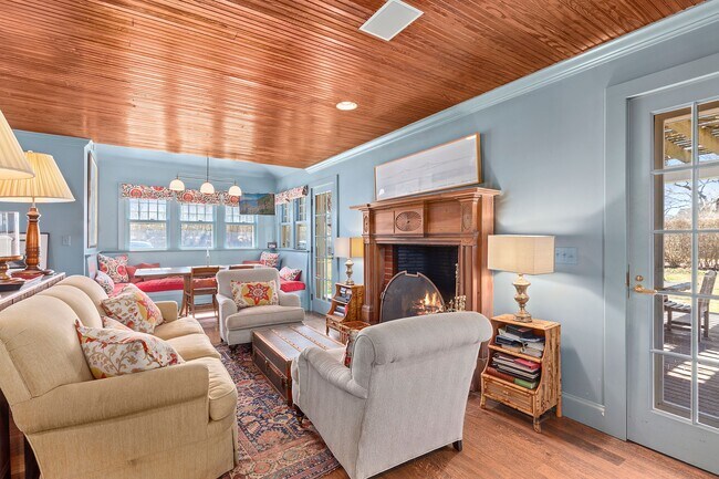 Building Photo - 16 Drew Ln