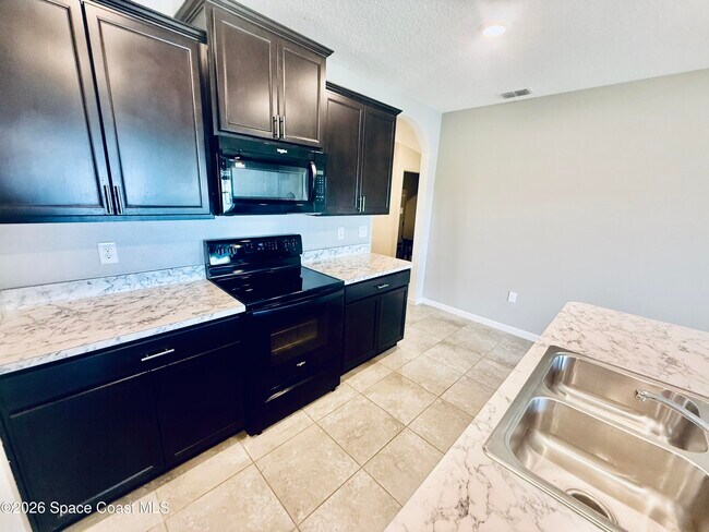 Building Photo - 465 Sorrento Dr