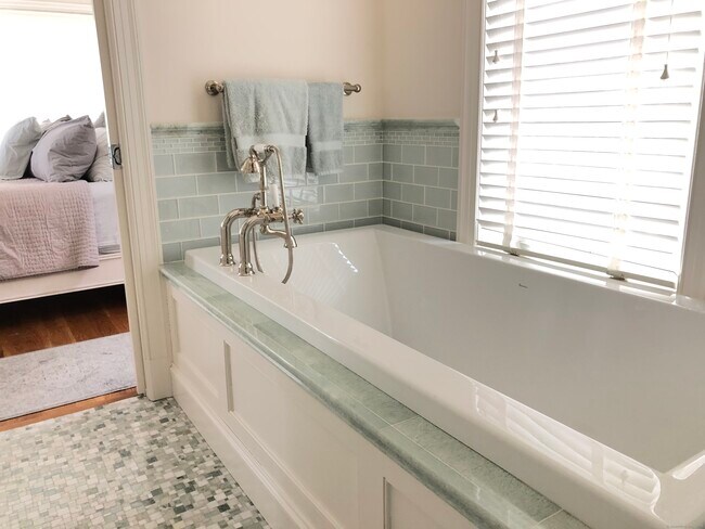 Building Photo - 12 Danbury Ave