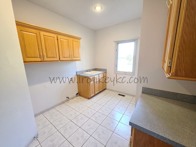 Building Photo - 14112 Windsor St