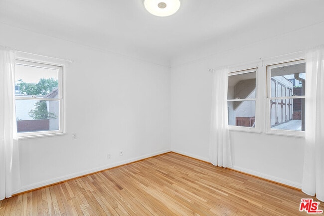 Building Photo - 1557 S Genesee Ave