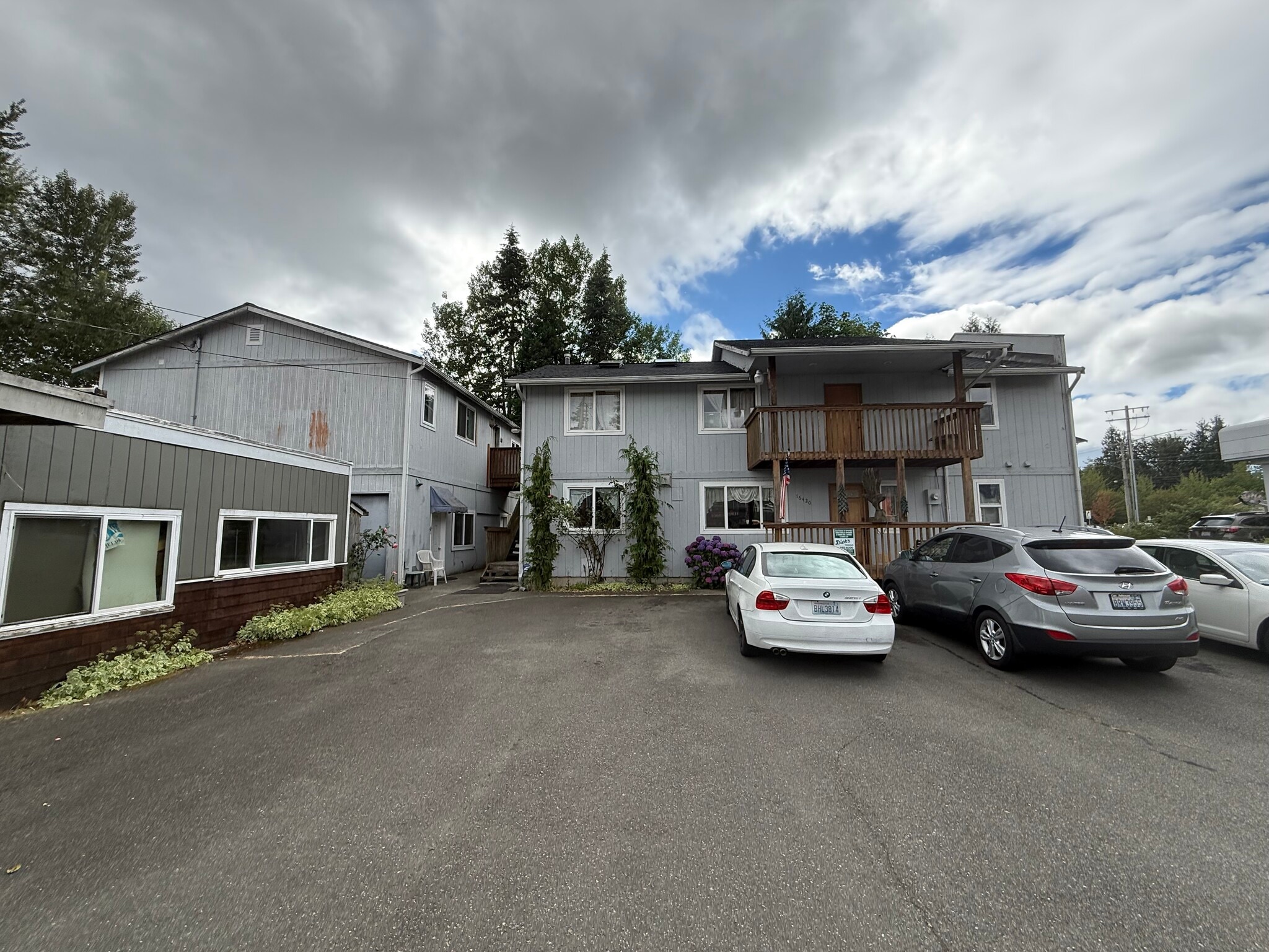Building Photo - 16420 6th Ave W