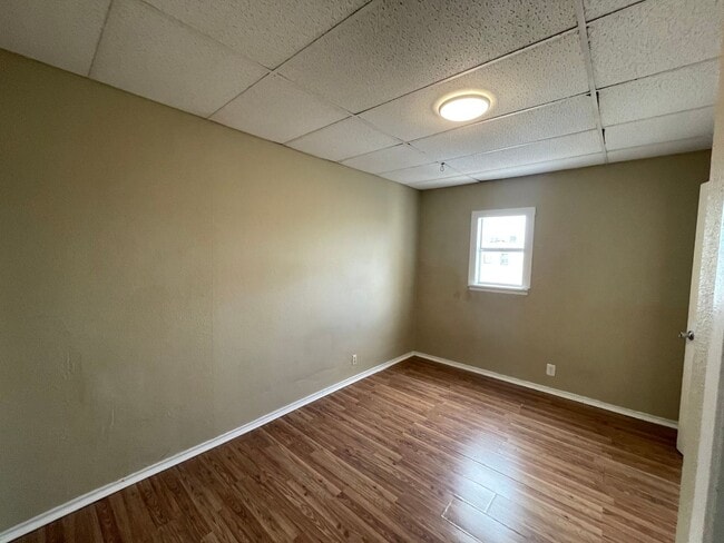 Building Photo - North Bay / central Portland area-Affordable rental-$99 move-in special