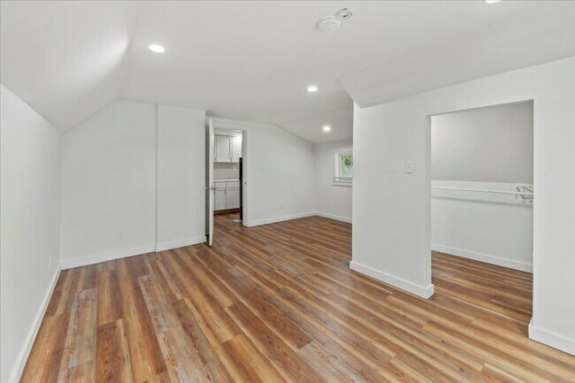 Building Photo - 1138 36th St