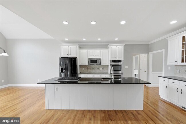 Building Photo - 102 Bramble Ct