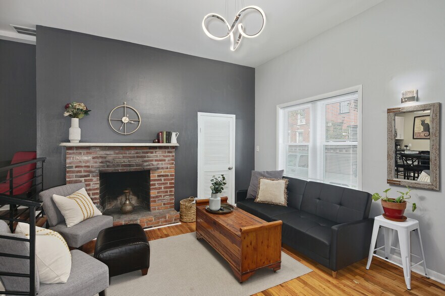 Building Photo - 516 S 13th St