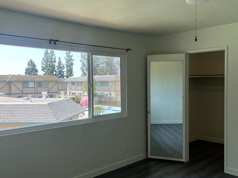 Oversized master bedroom with a large walkin closet - 1103 W Francis St