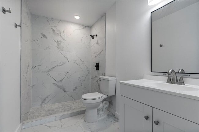 Building Photo - 1216 Jones St