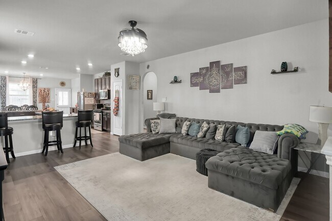 Building Photo - 3555 Cannon Dr