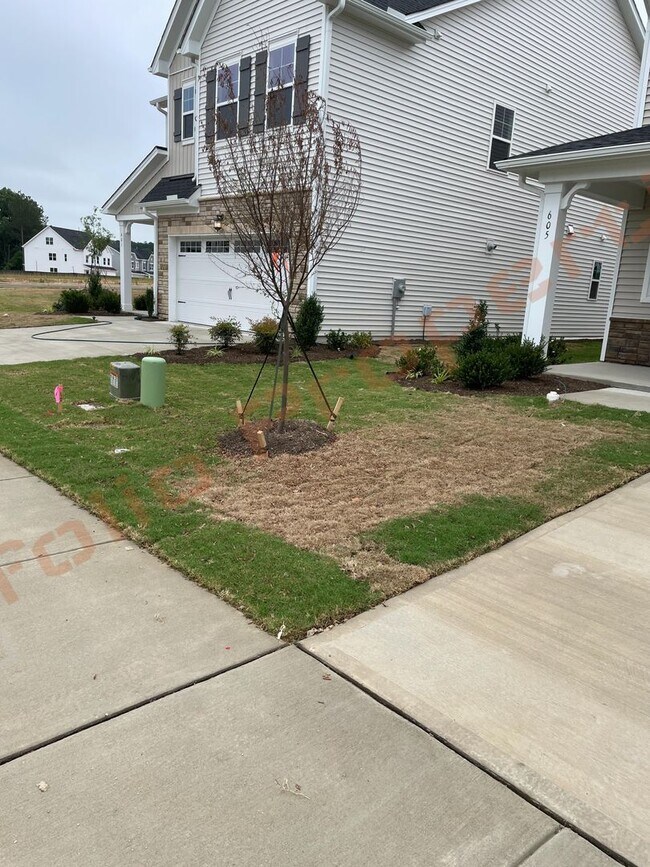 Building Photo - Spacious 4 Bedroom, 3 Bathroom Home w/ 2-C...