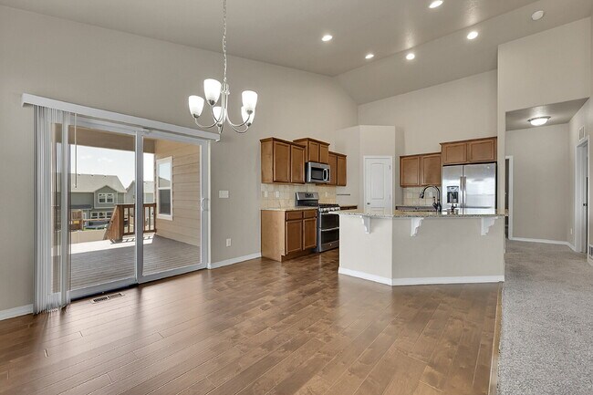 Building Photo - $2,940.95, $300.00 off the first month's rent, 6 Bedrooms, 3 Bathrooms, Single Family Home in Col...