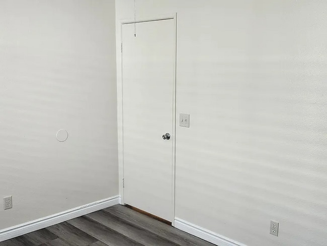 Building Photo - One story home featuring open floor plan