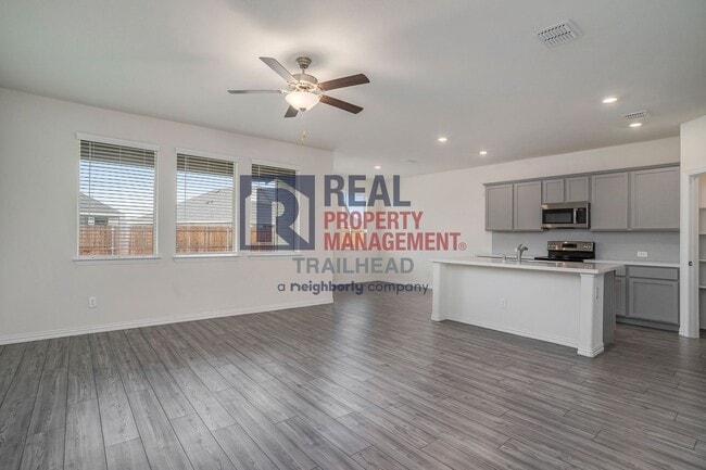 Building Photo - Charming 3-Bedroom Home in Desirable Neighborhood!