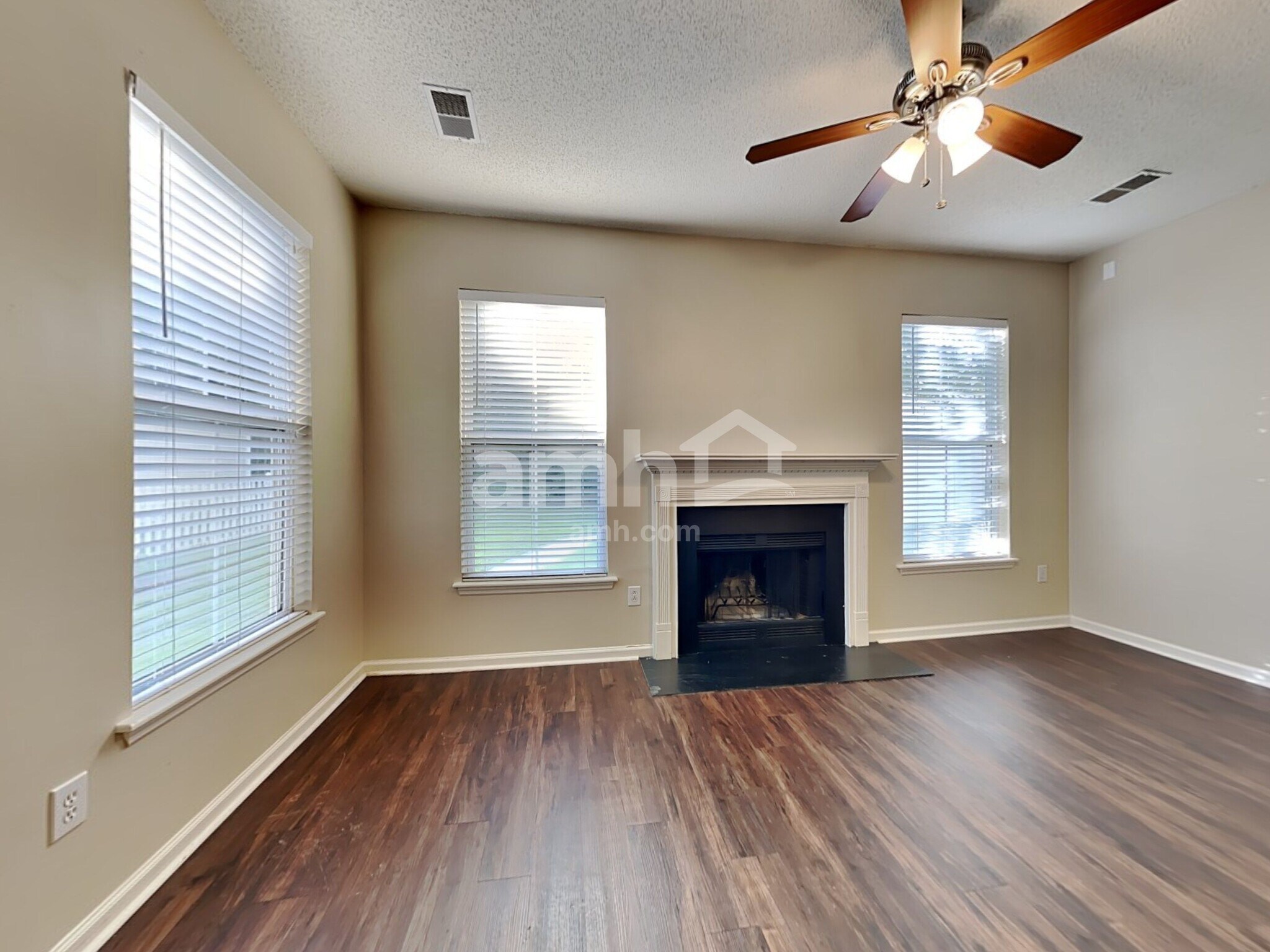 Building Photo - 62 Creek Bend Dr