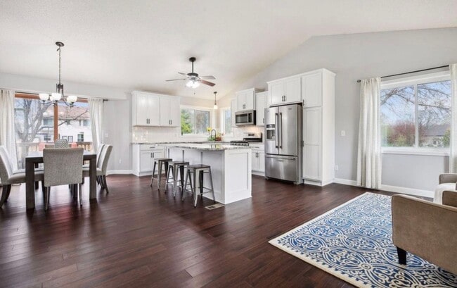 Building Photo - Beautiful Remodeled 5 Bedroom