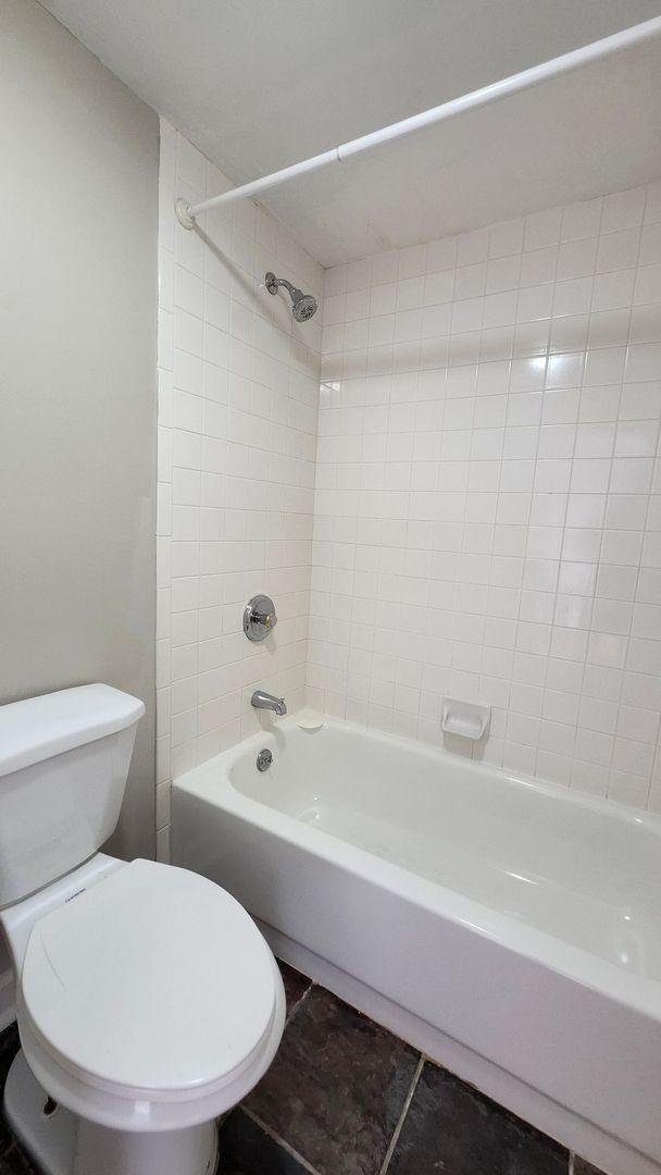 Building Photo - Spacious Midtown Condo with 2 Bedrooms, 2 Balconies & Internet Included!