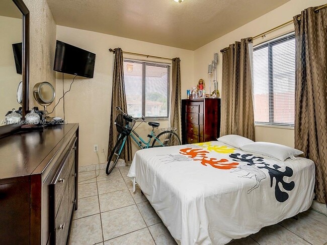 Building Photo - 2460 NW 15th St