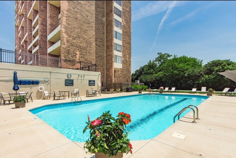 Building Photo - 1000 Urlin Ave