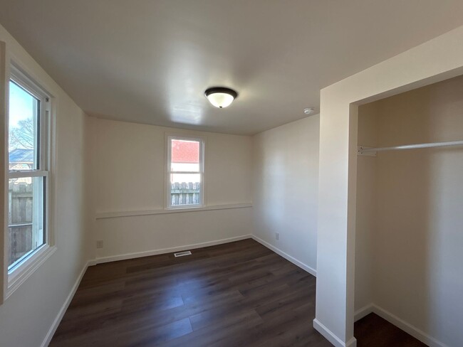 Building Photo - Updated 2-Bedroom, 1-Bathroom Home with Ga...