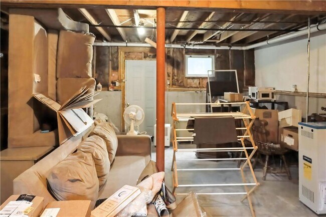 Building Photo - 660 Point Judith Rd