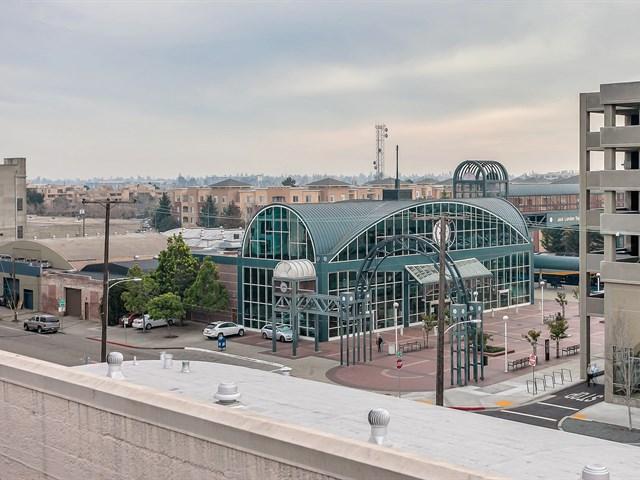 Building Photo - Open Floor Plan Loft in Jack London Square