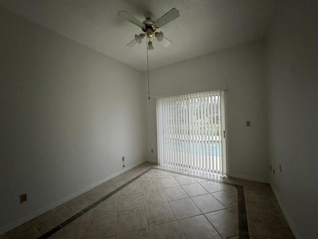 Building Photo - 664 Wyckliffe Pl