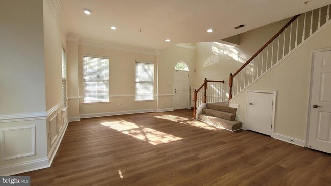 Building Photo - 13037 Town Commons Dr