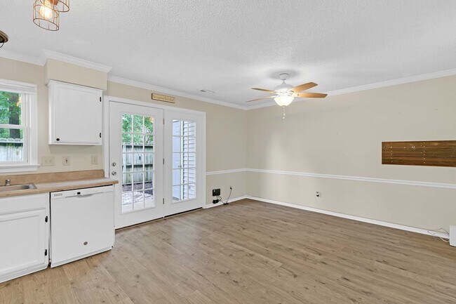 Building Photo - 105 Choisy Crescent