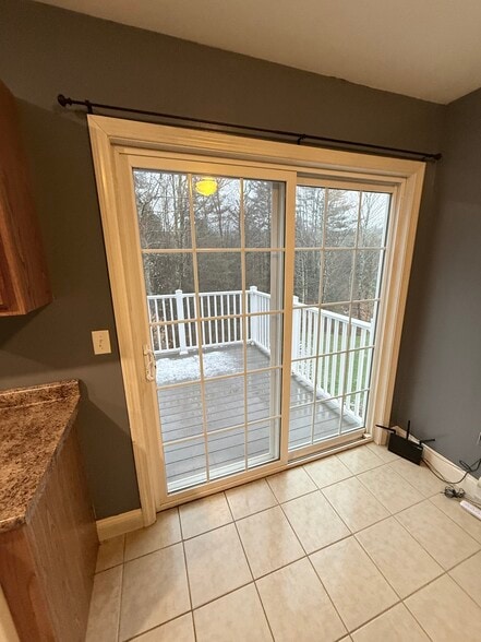 Sliding glass doos leading to raised deck area - 7 Pleasant Woods