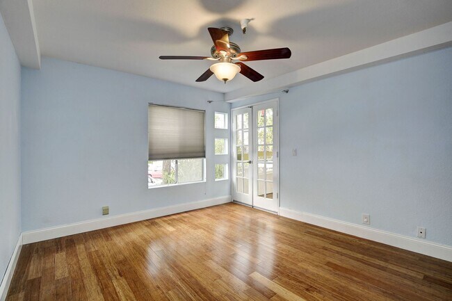 Building Photo - $3200 / Fabulous 2br / 2ba condo (Bankers ...