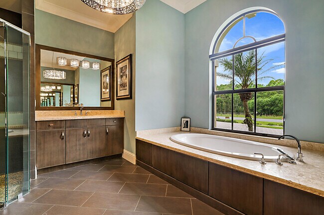 Building Photo - 18337 SE Old Trail Dr W