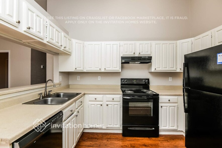 Building Photo - 4245 Periwinkle Dr