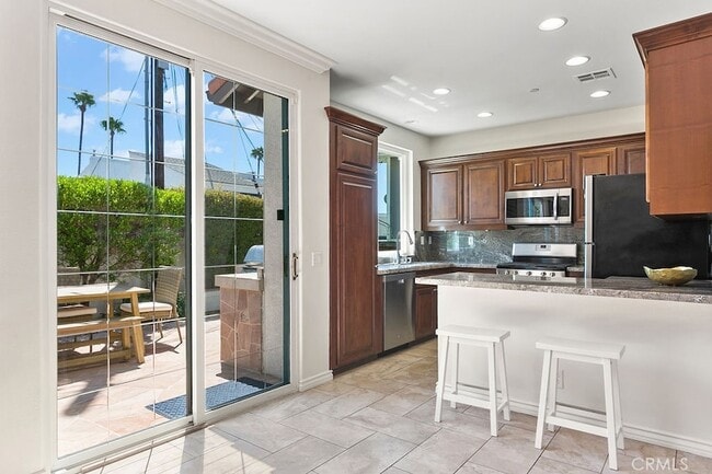 Building Photo - 33882 Diana Dr