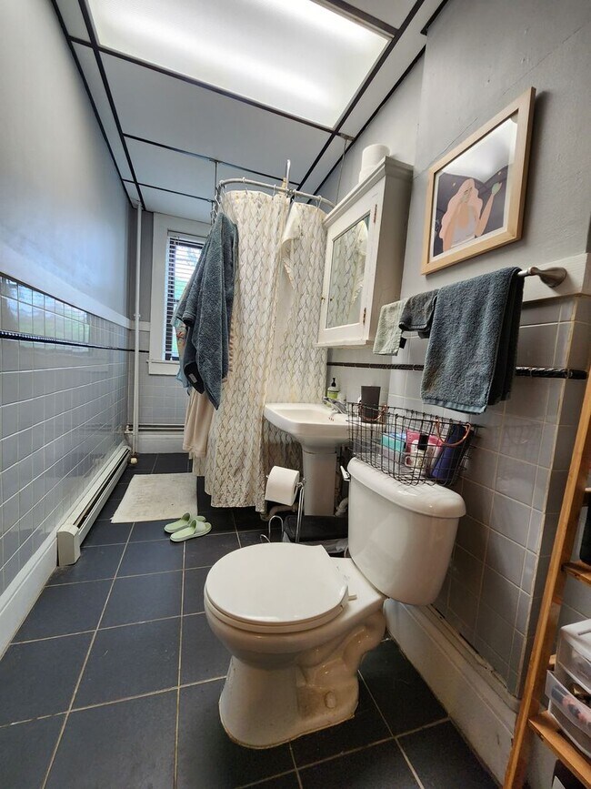 Building Photo - 2200 Dupont Ave S