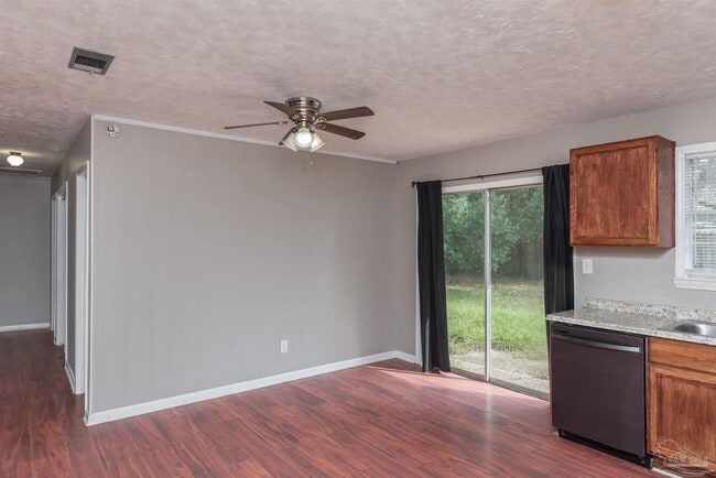 Building Photo - 525 Quigley Rd