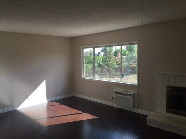 Building Photo - 3BD/2BA HOUSE - 848 E.YALE St.