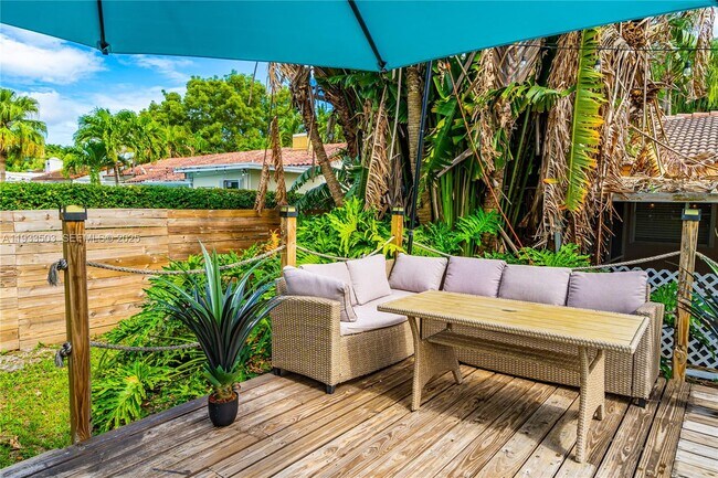 Building Photo - 427 NE 107th St