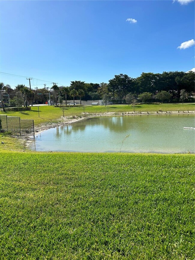 Building Photo - 2112 Appleton Cir S