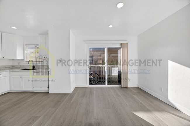 Building Photo - Remodeled 2-Bedroom Gem Near Sac City College - $1900/month!