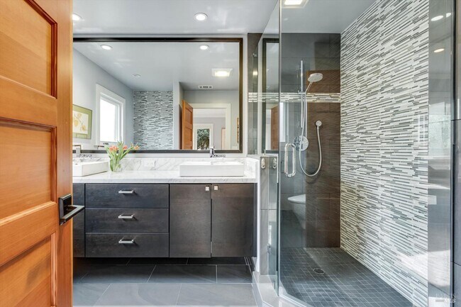 Building Photo - 1675 Sylvaner Ave