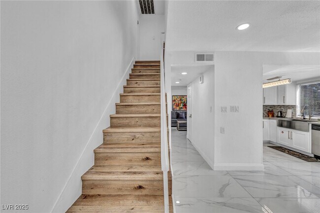 Building Photo - 1453 Santa Anita Dr