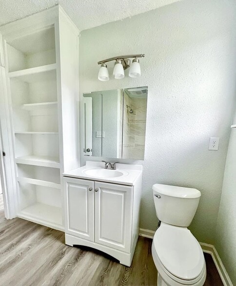 Bathroom - 3398 Southmont Dr