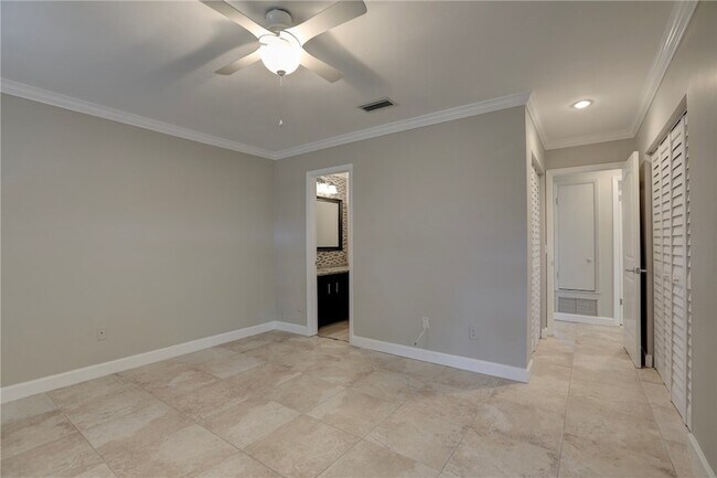 Building Photo - 866 Gilbert St